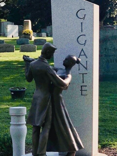 Gigante family statue